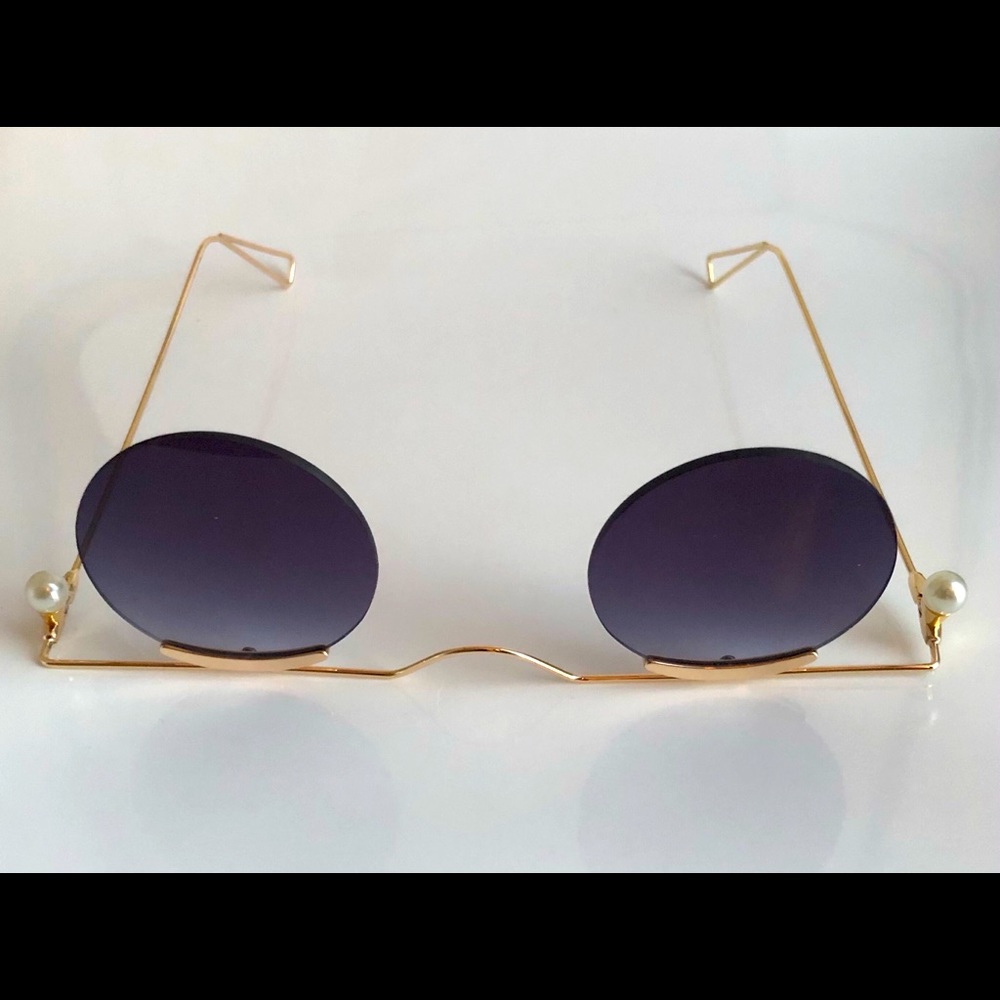 Round rimless sunglasses